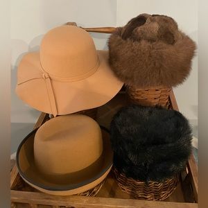 4 vintage women’s hats